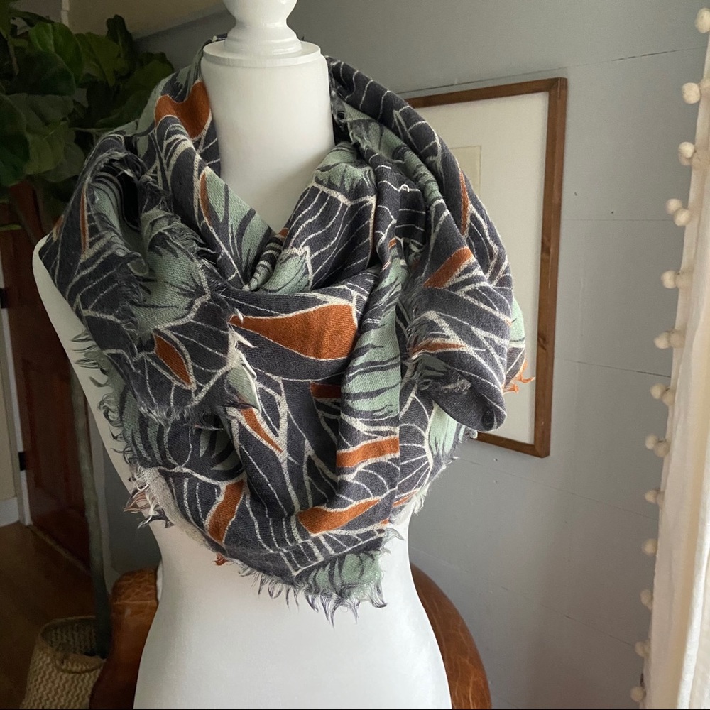 Elizabeth Gillett 100% Wool Scarf